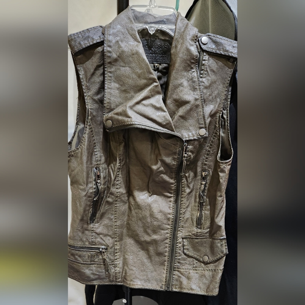 Stylish Gray Leather Vest